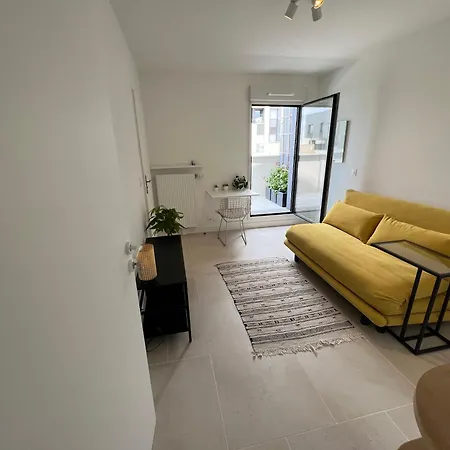 Independant Avec Terrasse Quarto em Acomodações Particulares Villejuif
